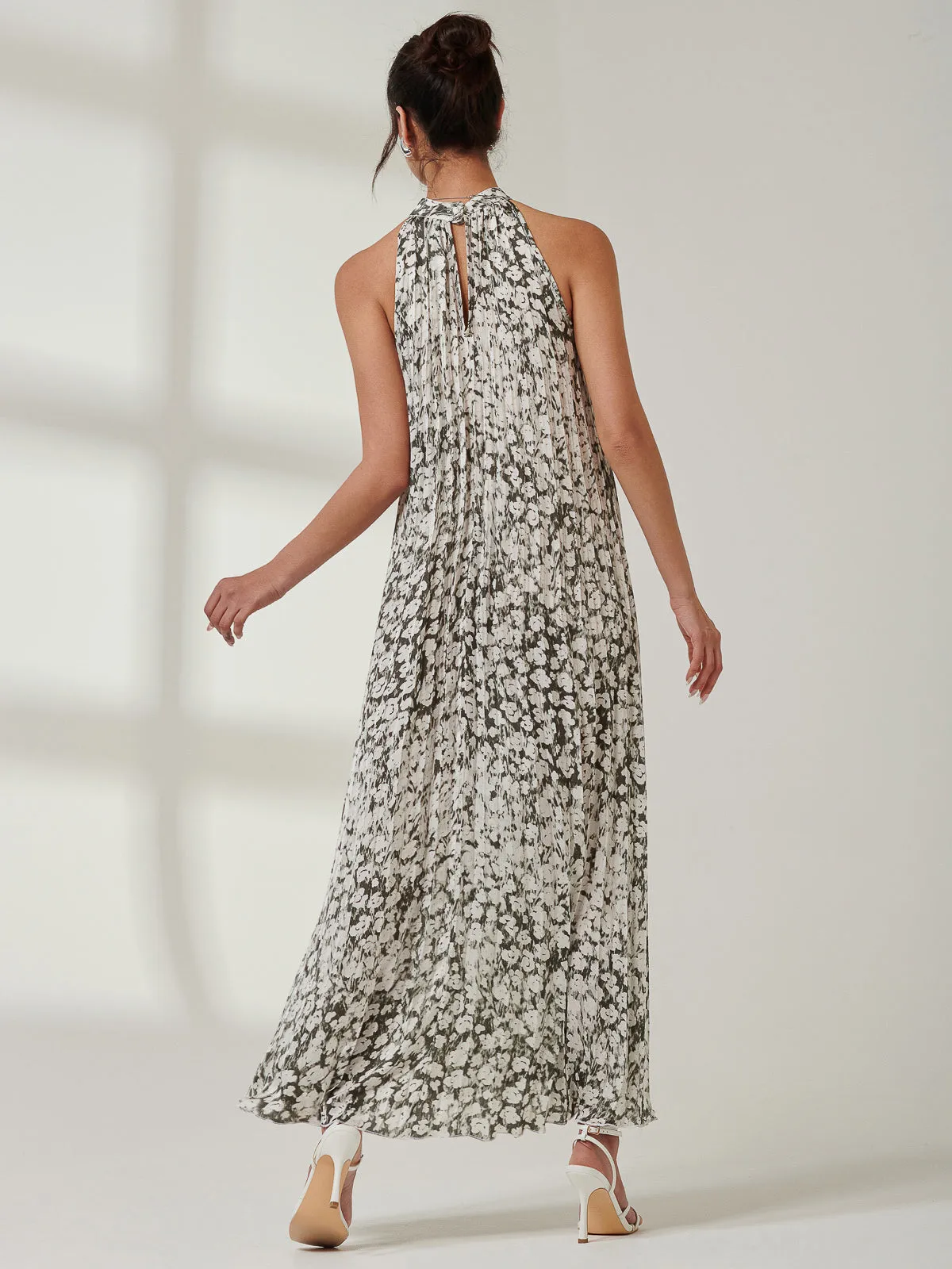 Abstract Halter Neck Pleated Maxi Dress