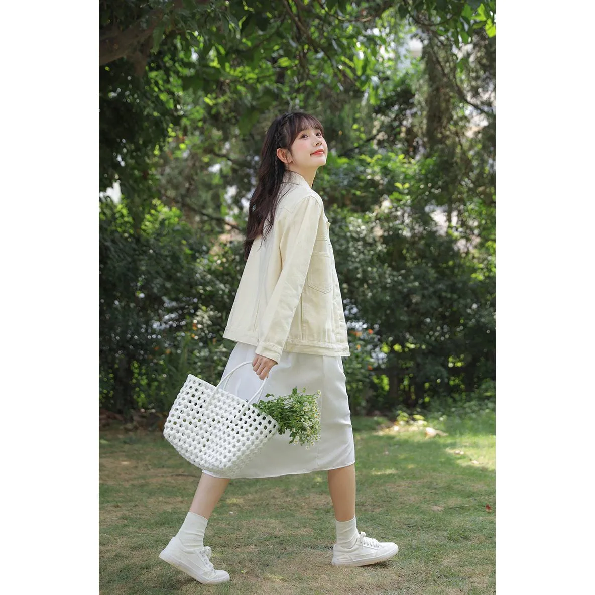 Simplicity Embroidery Loose-Fit Denim Jacket