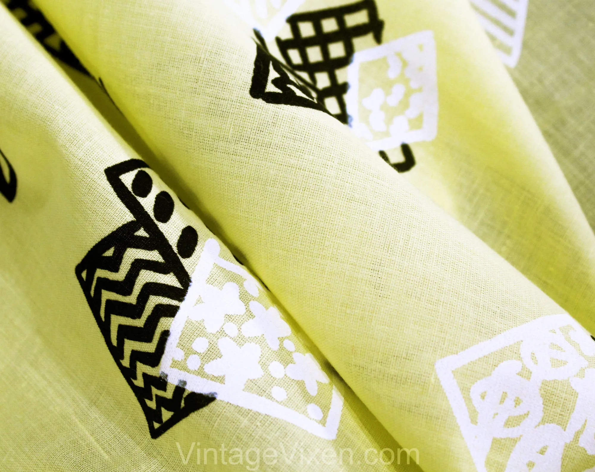 Surreal Print Fabric - 1.5 Yards 1980s Eyes & Lips Novelty Print Yellow Cotton Blend - New Wave 80s Street Chic - Cute Summer Dress Fabric